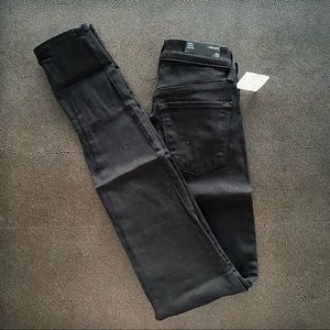 Maria, High rise, skinny, in black. Tags attached